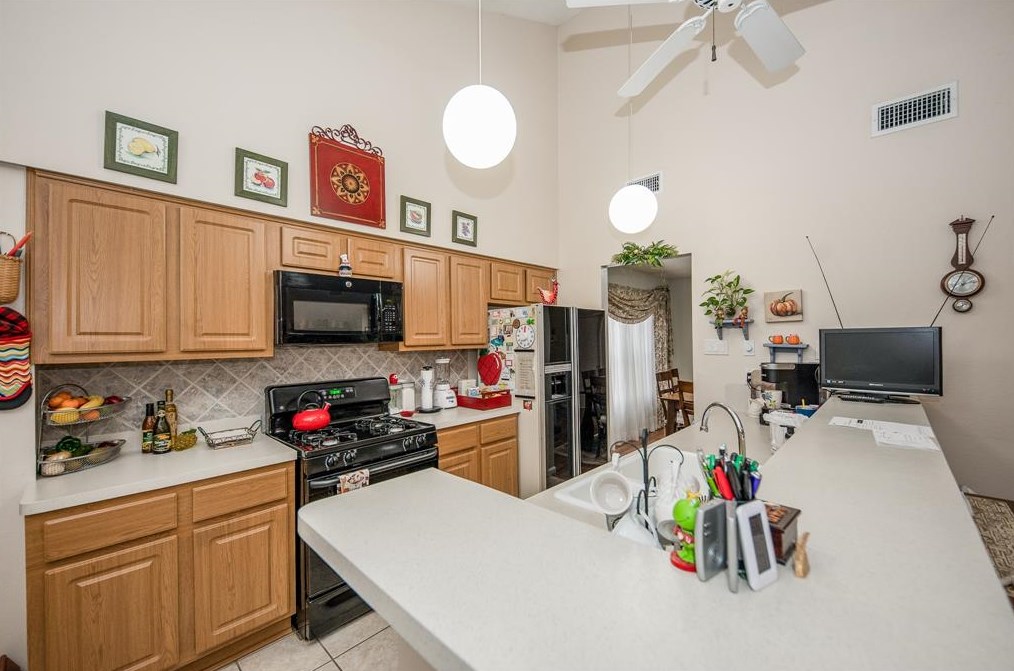 1919 Vinces Brg, Sugar Land TX 77478-4255 exterior