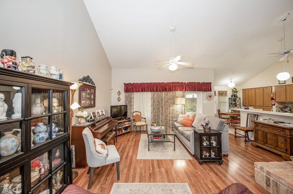 1919 Vinces Brg, Sugar Land TX 77478-4255 exterior