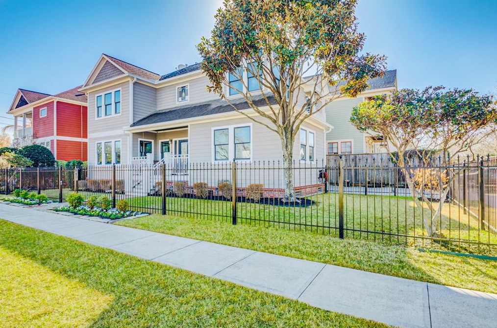 1623 Nicholson St, Houston, TX 77008-3923