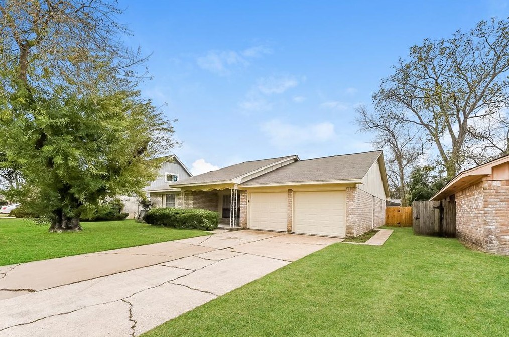 9331 Rentur Dr, Houston, TX 77031