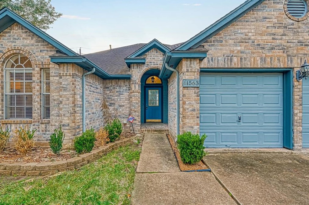 11563 Withers Way Cir, Houston TX  77065-4969 exterior