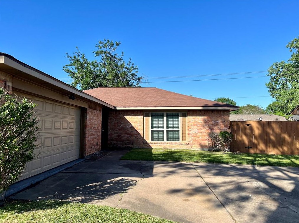 1931 Lazy Ln, Missouri City, TX 77489