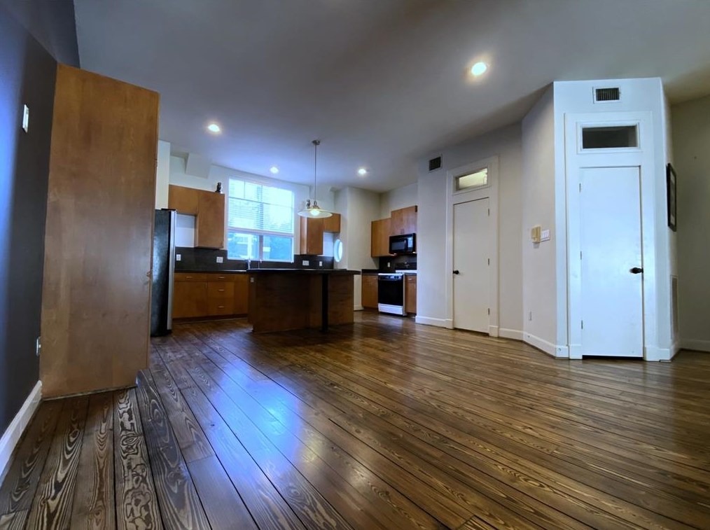 108 Detering St, Houston TX  77007-8204 exterior