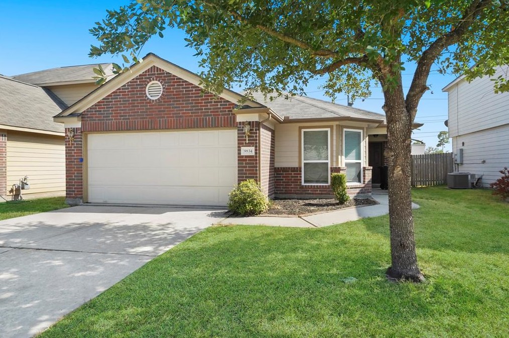 9834 Climbing Tree St, Conroe, TX 77385