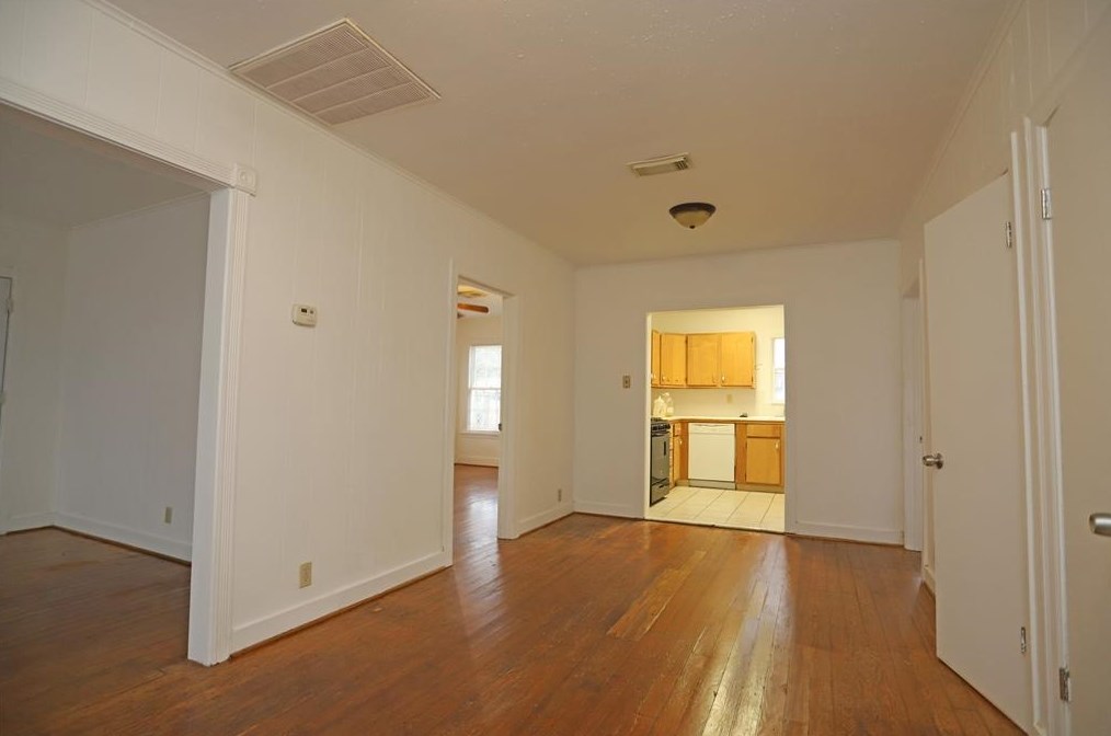219 N Anderson St, Angleton, TX 77515
