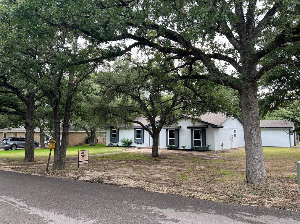 403 Buckeye Trail, Halsted, TX 78945