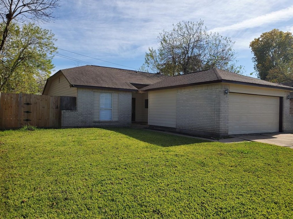 10023 Towne Mist Dr, Sugar Land, TX 77498
