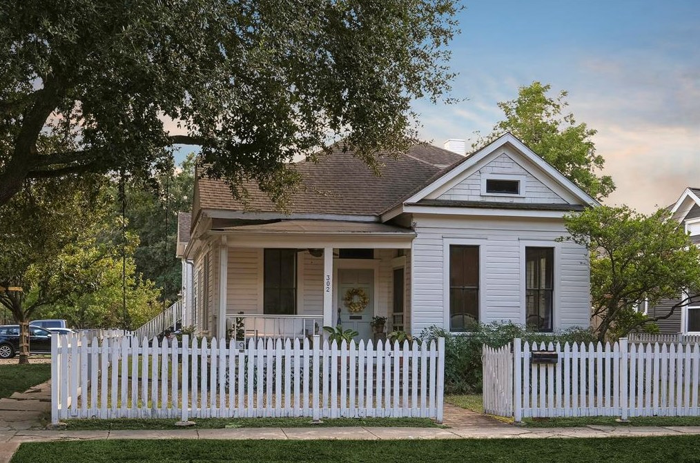 302 13th St, Houston, TX 77008-7044