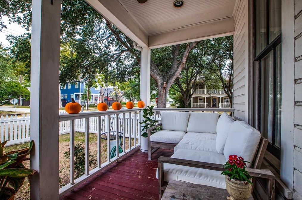 302 13th St, Houston TX  77008-7044 exterior