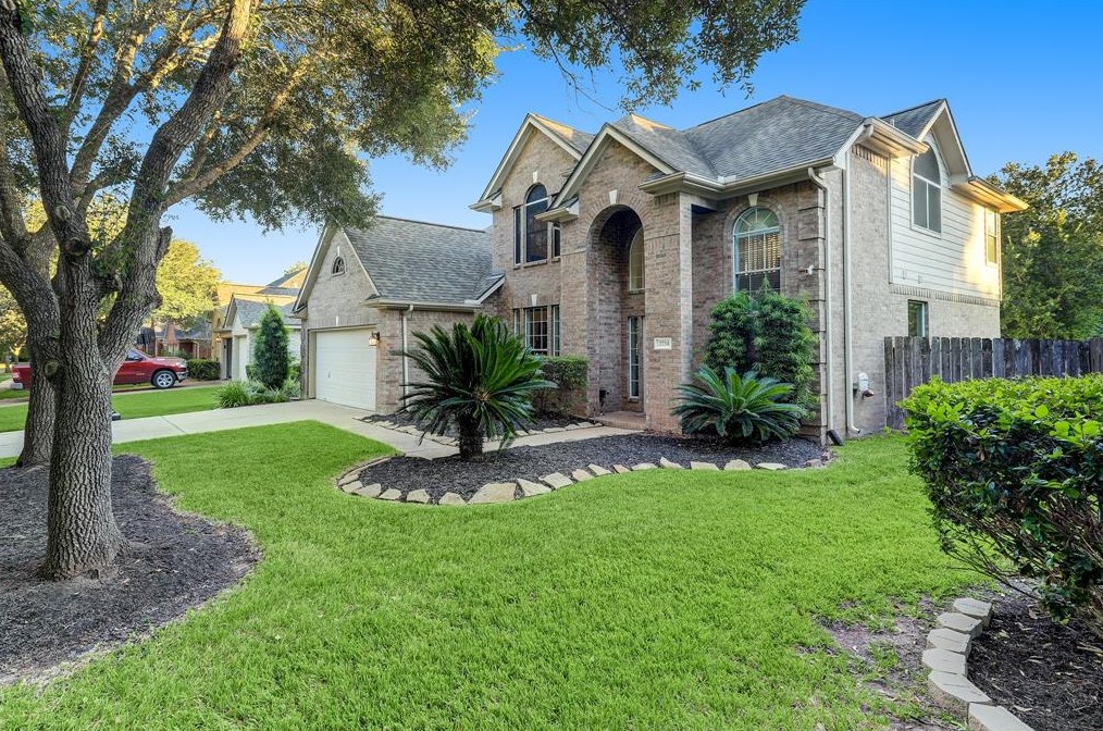 2734 Five Oaks Dr, Missouri City, TX 77459-6498