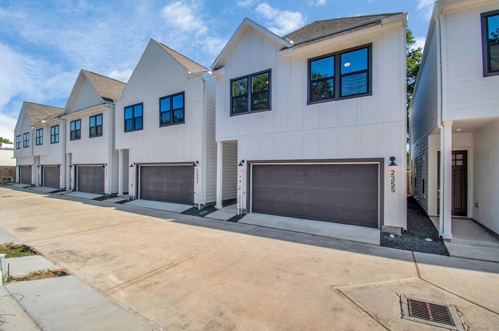 2355 Hoskins Dr, Houston TX  77080-5426 exterior