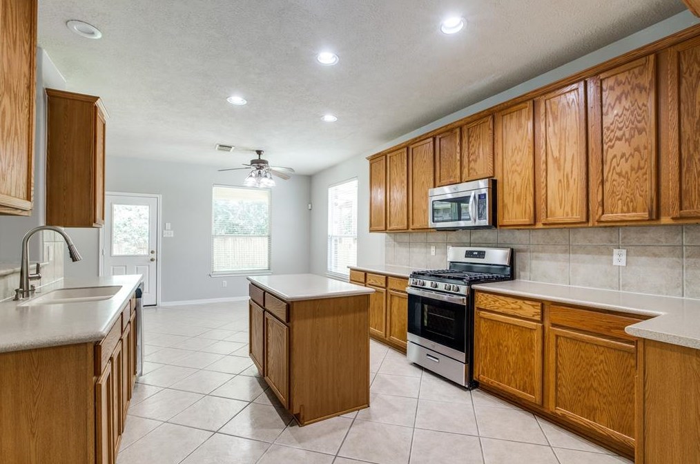 2106 Long Trl Path Ct, Spring TX 77373-7646 exterior