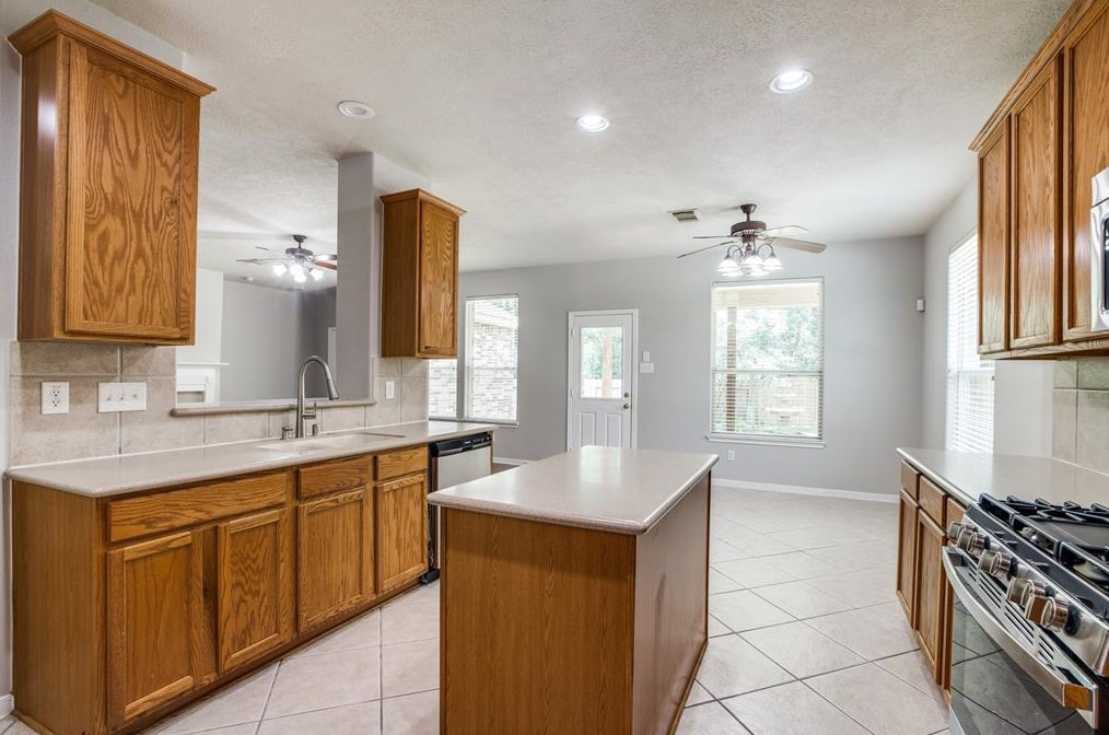 2106 Long Trl Path Ct, Spring TX 77373-7646 exterior