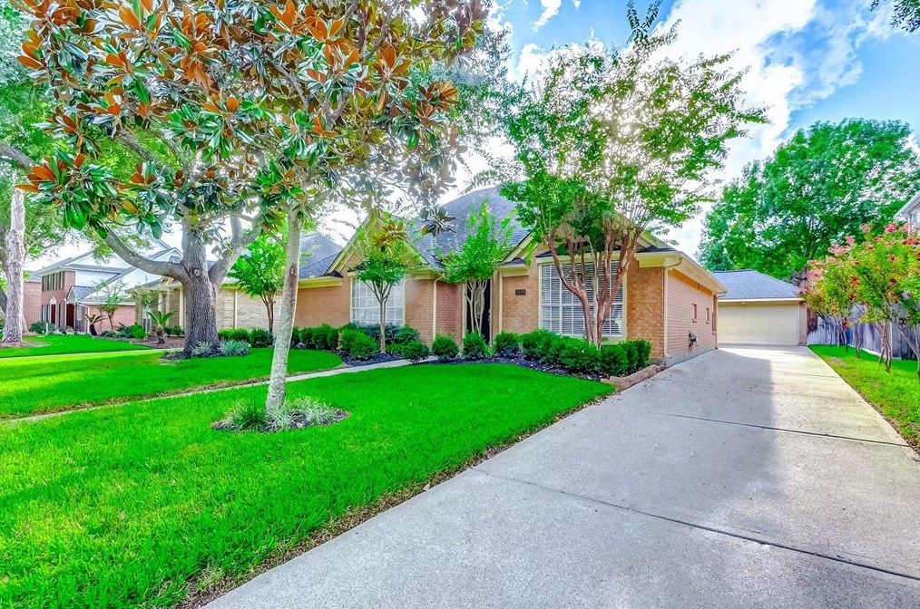 2018 Garden Terrace Dr, Katy TX  77494-2126 exterior