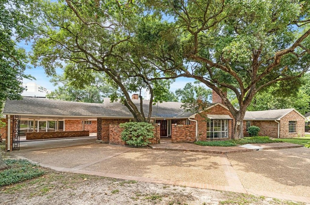 4634 Bryn Mawr Ln, Houston, TX 77027-4712