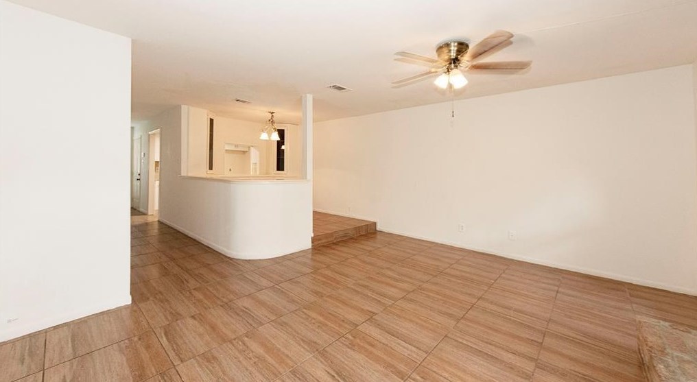 5941 Arncliffe Dr, Houston TX  77088-4236 exterior