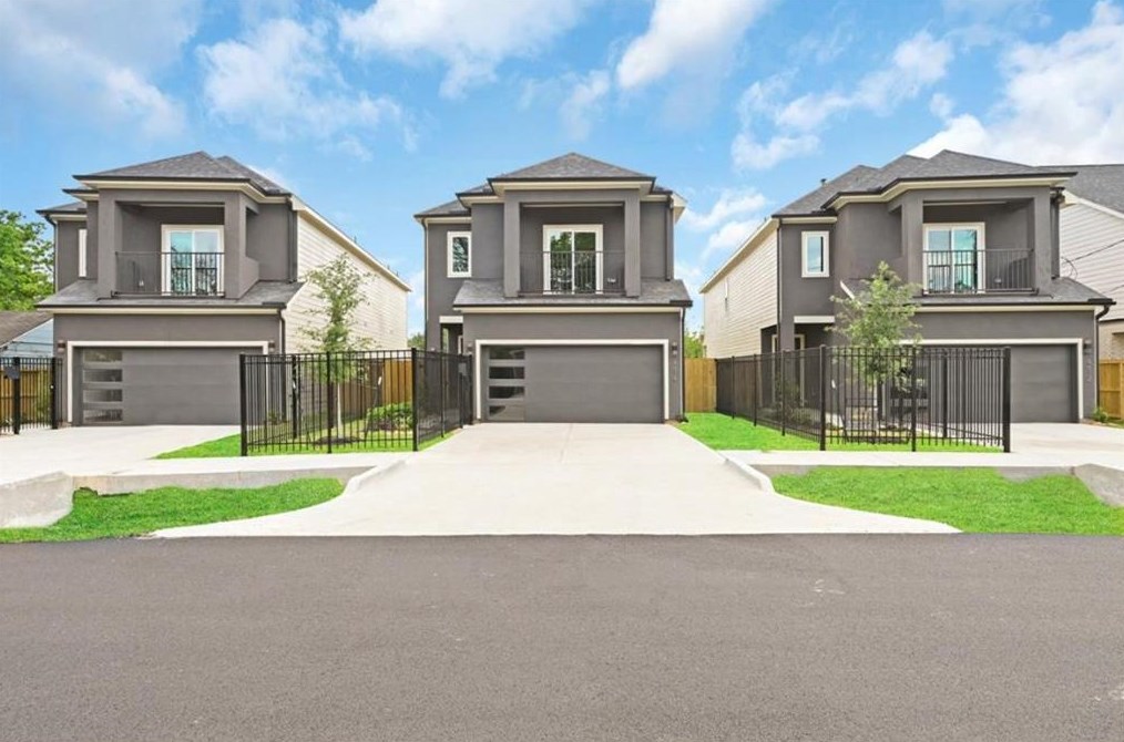 4612 Redbud St, Houston, TX 77051