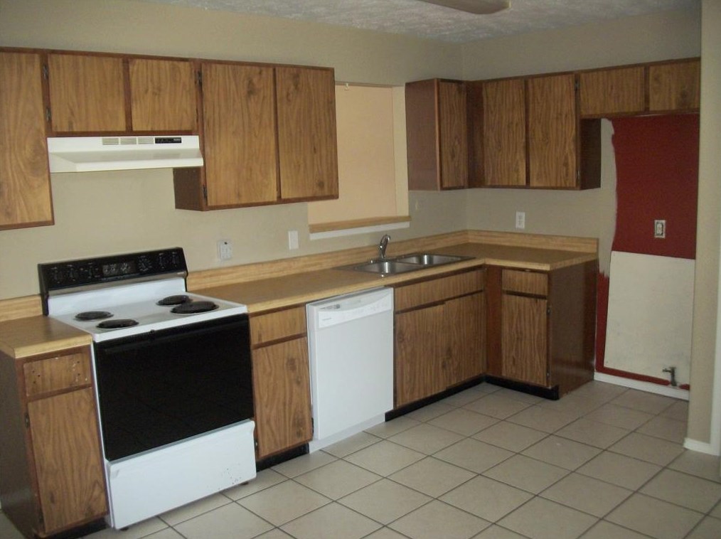 1011 Stoneleigh Ct, Tomball TX  77375-4915 exterior