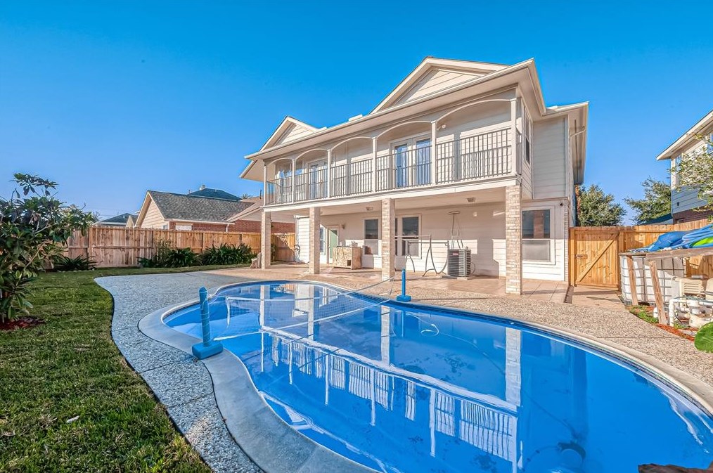 9407 Demsey Mill Dr, Sugar Land, TX 77498