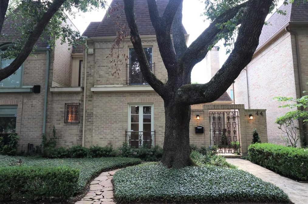 44 Bayou Pointe Dr, Houston, TX 77063