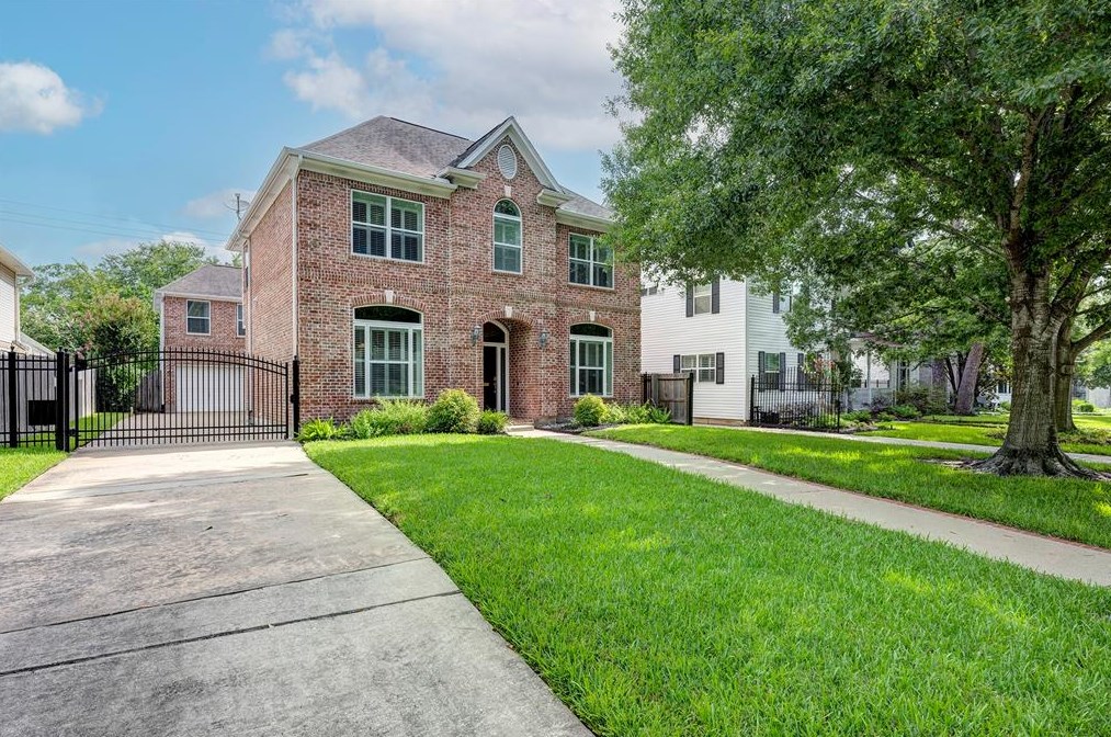 3610 Bellefontaine St, Houston, TX 77025-1317