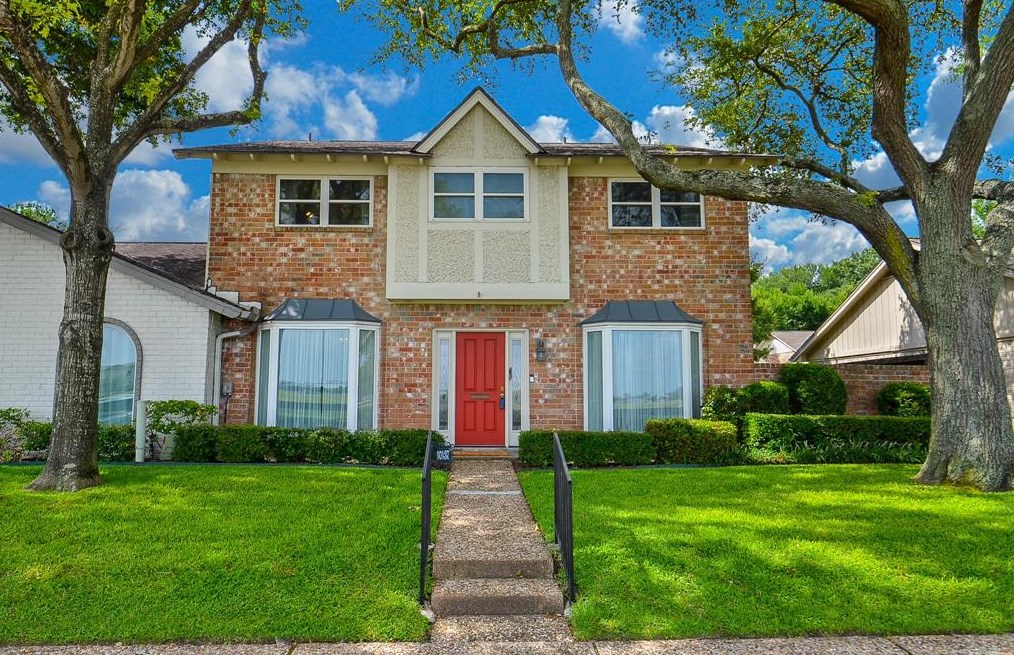 10137 Kemp Forest Dr, Houston, TX 77080-2509