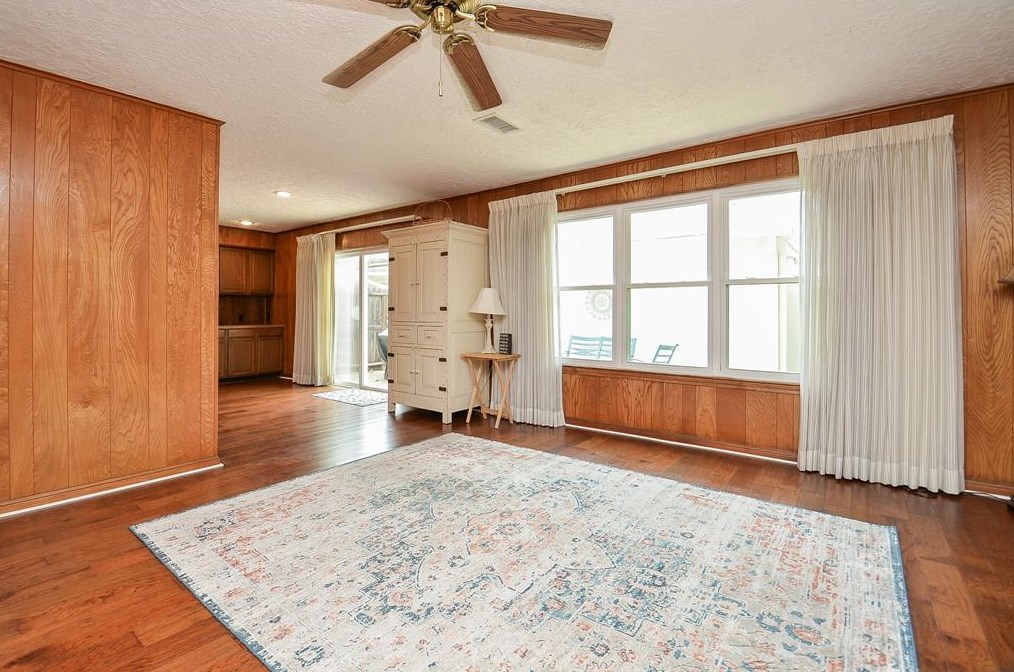10137 Kemp Frst, Houston TX  77080-2509 exterior