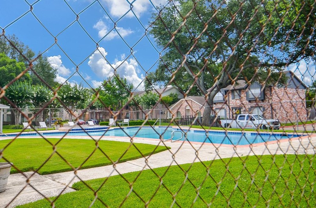 10137 Kemp Frst, Houston TX  77080-2509 exterior