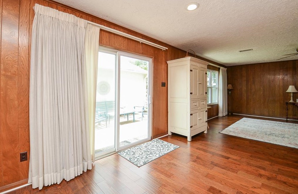 10137 Kemp Frst, Houston TX  77080-2509 exterior