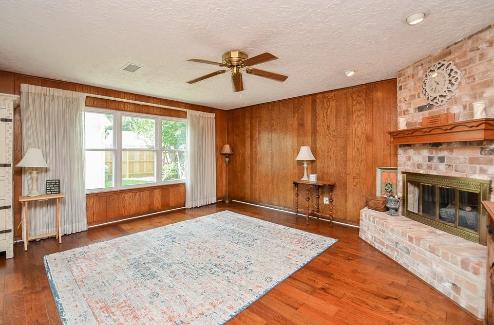 10137 Kemp Frst, Houston TX  77080-2509 exterior