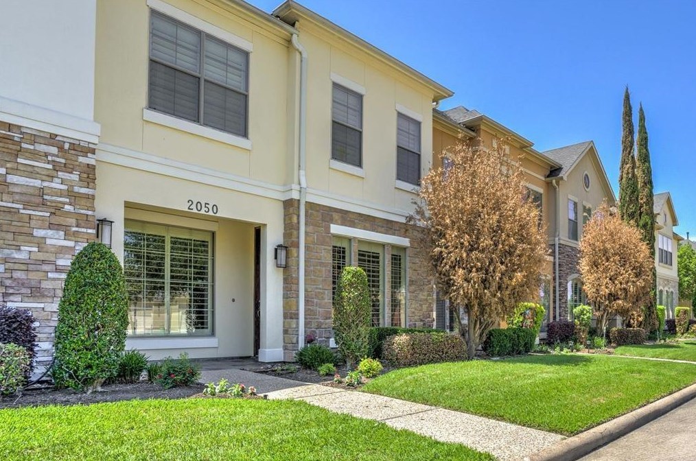 2050 Palm Forest Ln, Houston, TX 77077