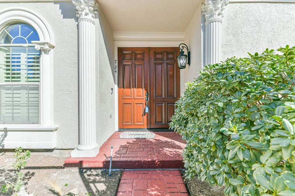 724 Jackson Hill St, Houston, TX 77007