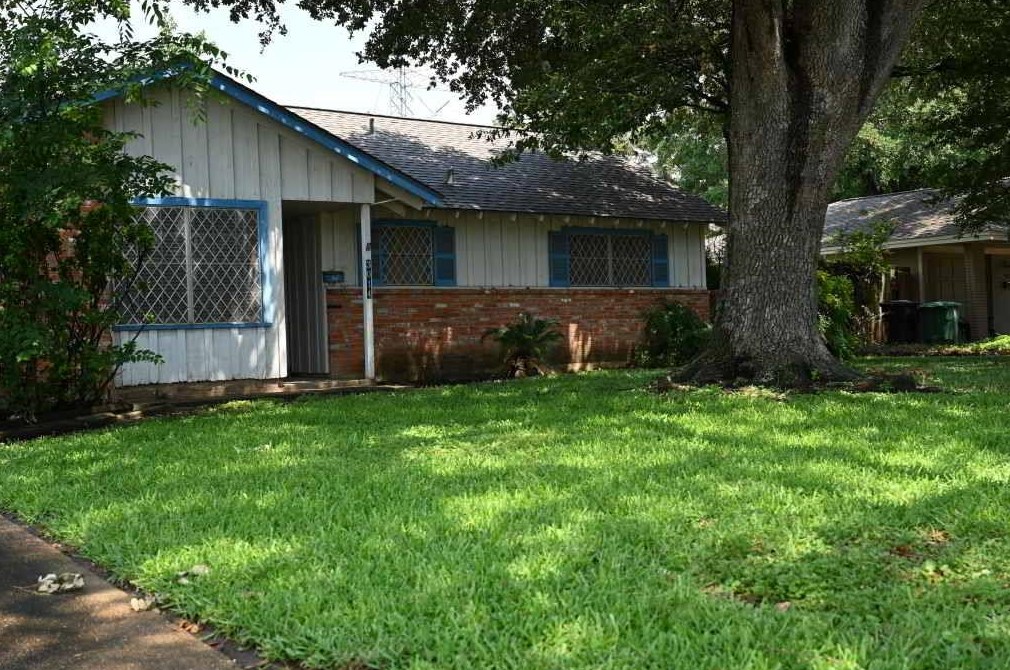 3014 Groven St, Houston, TX 77092-7512