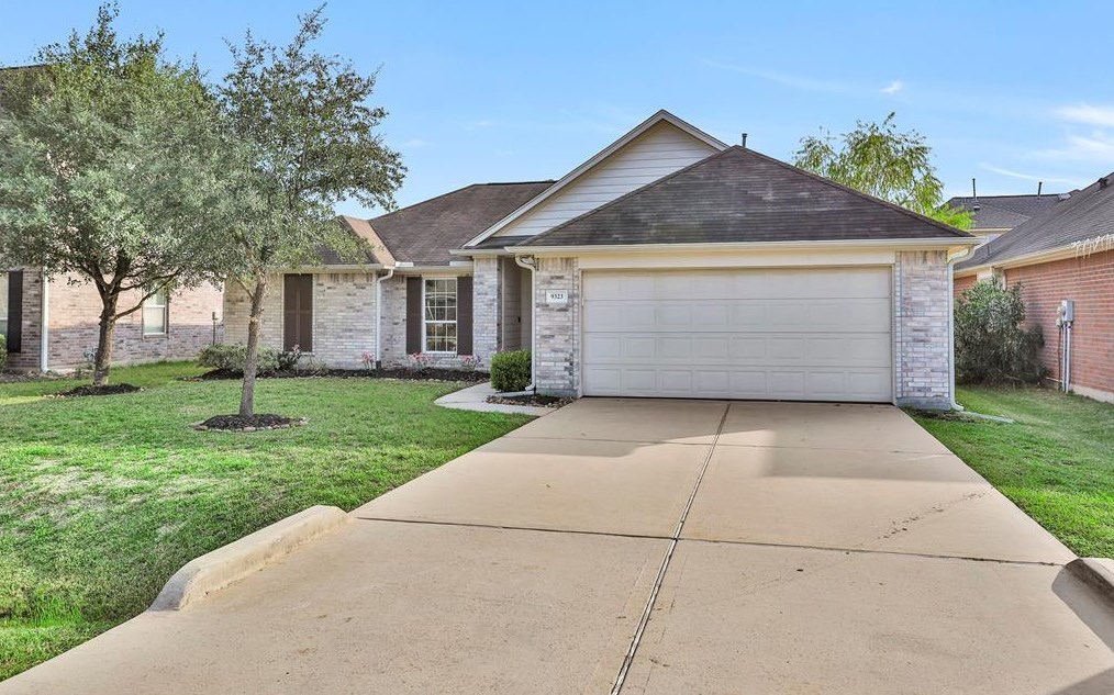 9323 Hidden Ct, Magnolia, TX 77354
