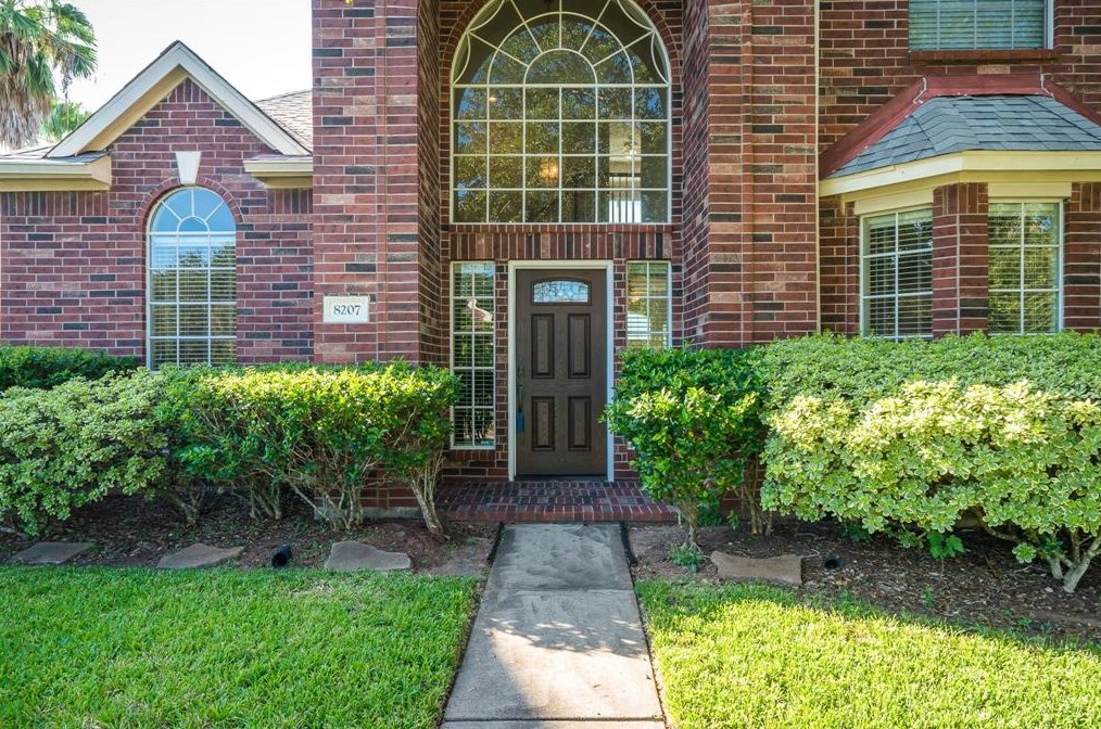 8207 Falling Water Ct, Sugar Land, TX 77478