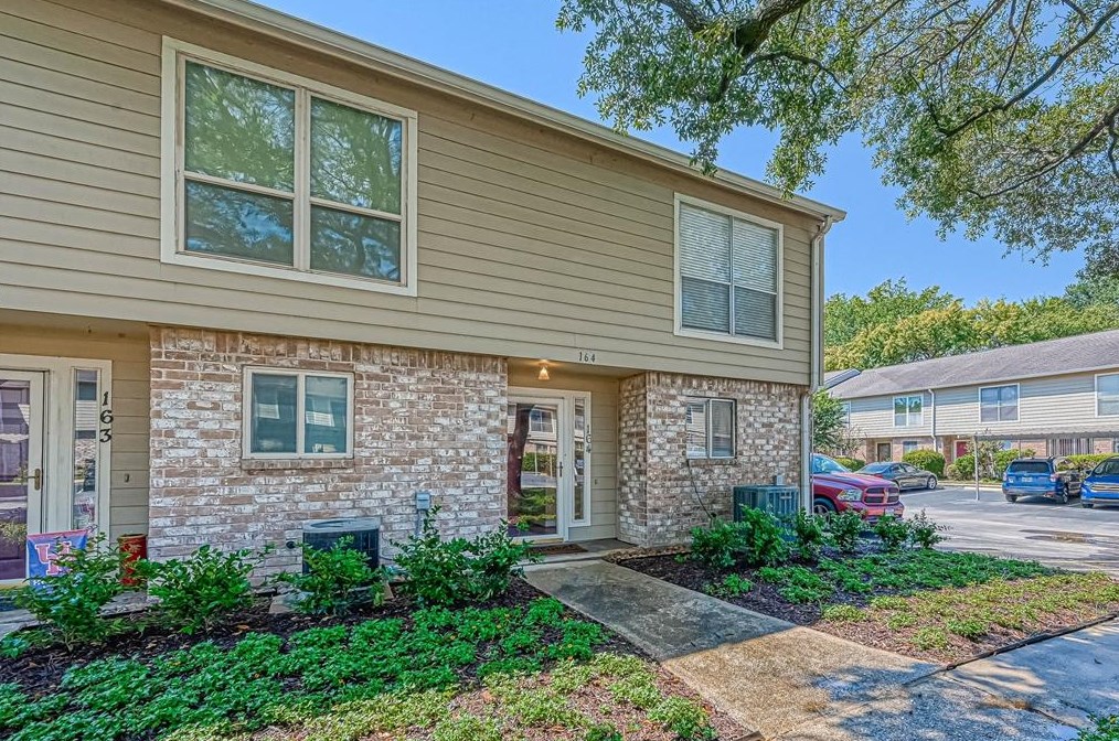 5005 Georgi Ln Apt 164, Houston, TX 77092
