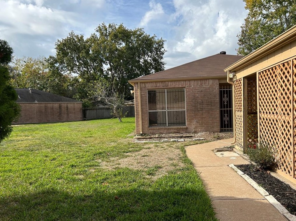 16026 Alta Mar Dr, Houston, TX 77083