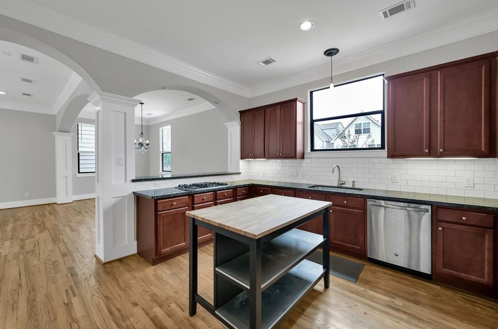 910 20th St, Houston TX  77008-3310 exterior