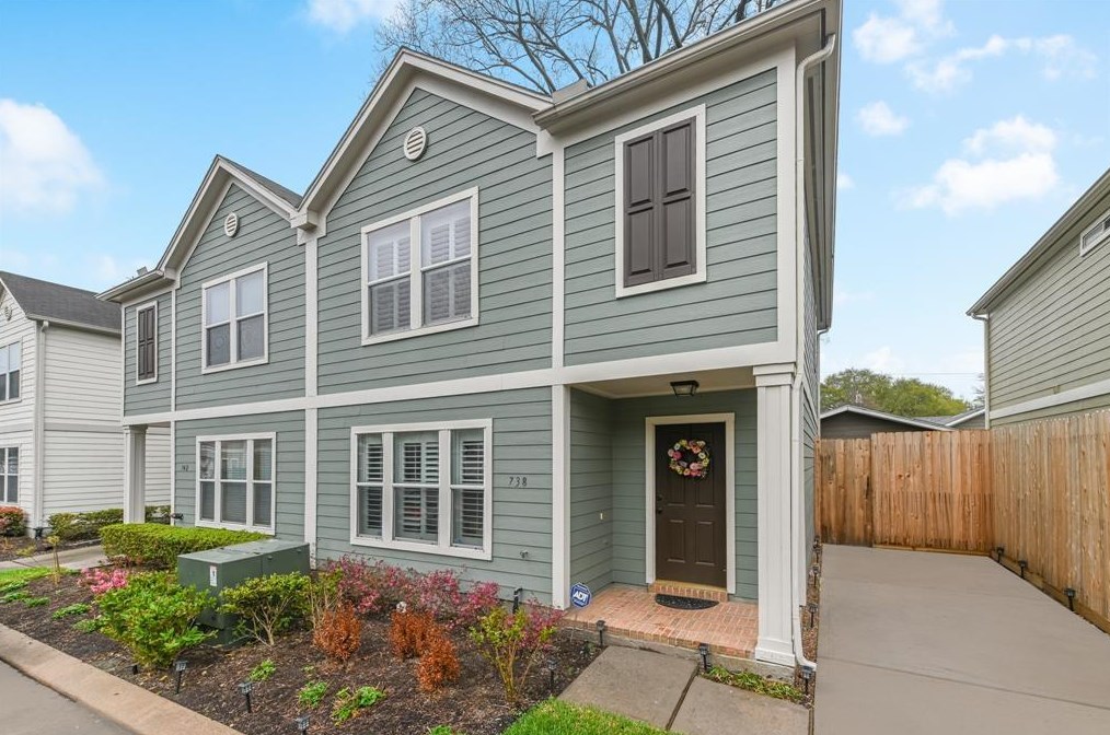 738 Redwing Place Dr, Houston, TX 77009