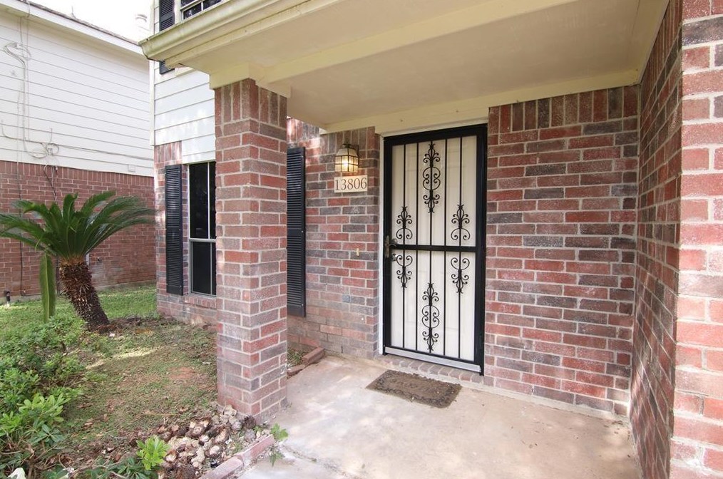 13806 Naomi Hollow Ln, Houston, TX 77082