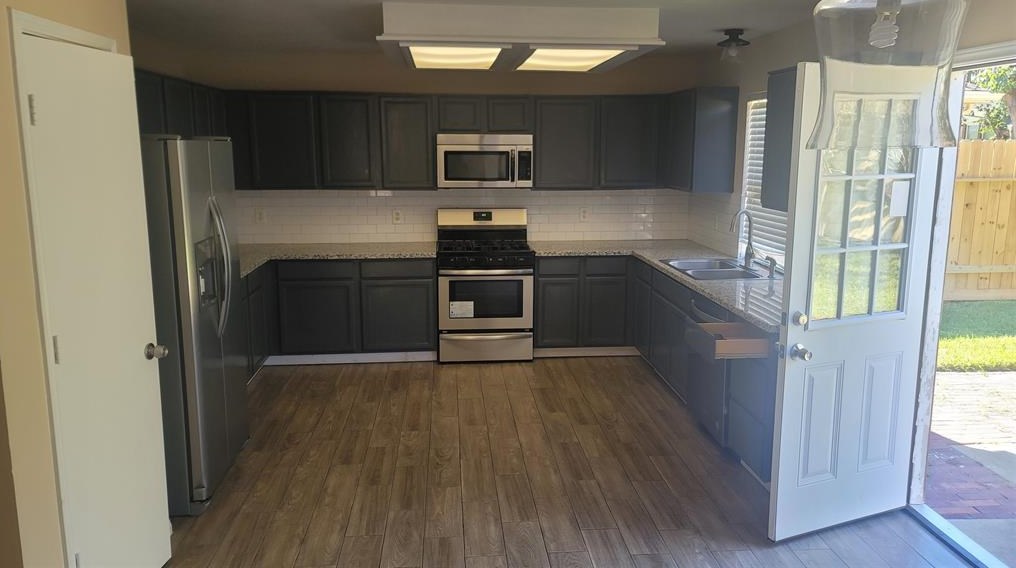 16918 Summer Hollow Dr, Sugar Land TX  77498-4655 exterior