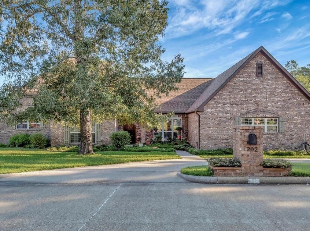 202 Mission Hills Dr, Lufkin, TX 75901-7754