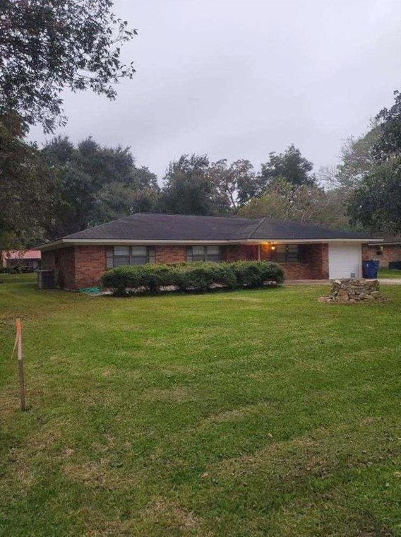 6511 Spencer Dr, Jones Creek, TX 77541