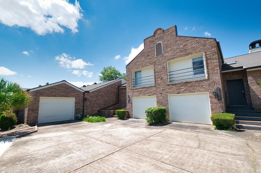 16212 Seahorse Dr, Houston, TX 77062