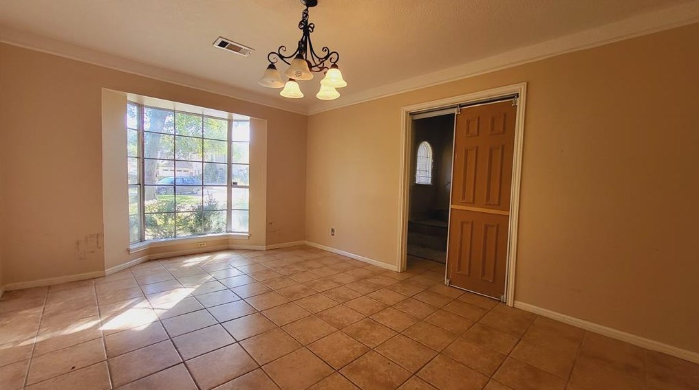 702 Loire Ln, Houston, TX 77090