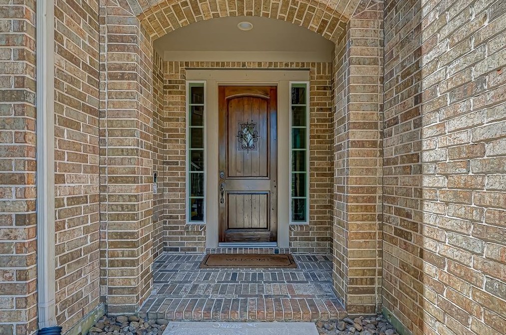 15718 Misty Leaf Ln, Houston, TX 77044-6048