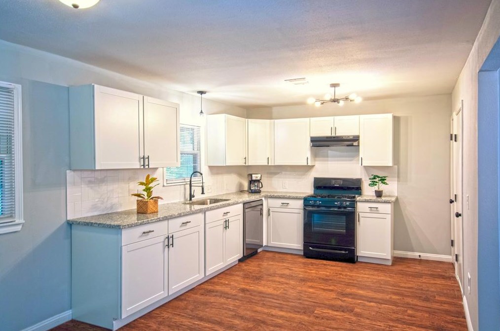 515 Mobile Dr, Pasadena TX 77506-1718 exterior