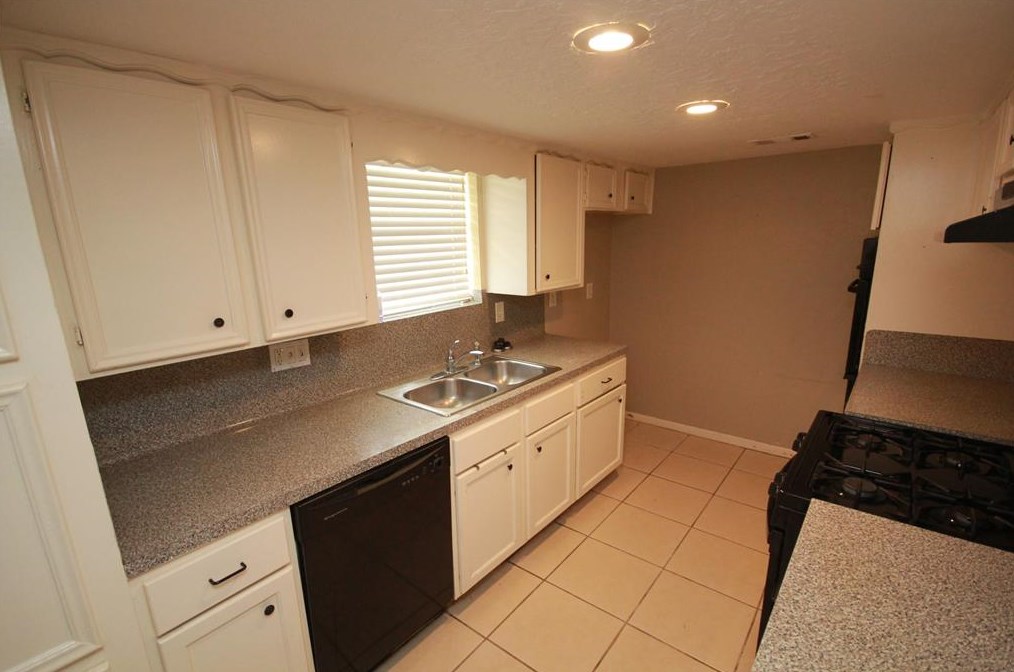 7623 Alperton Dr, Houston TX  77088-5623 exterior