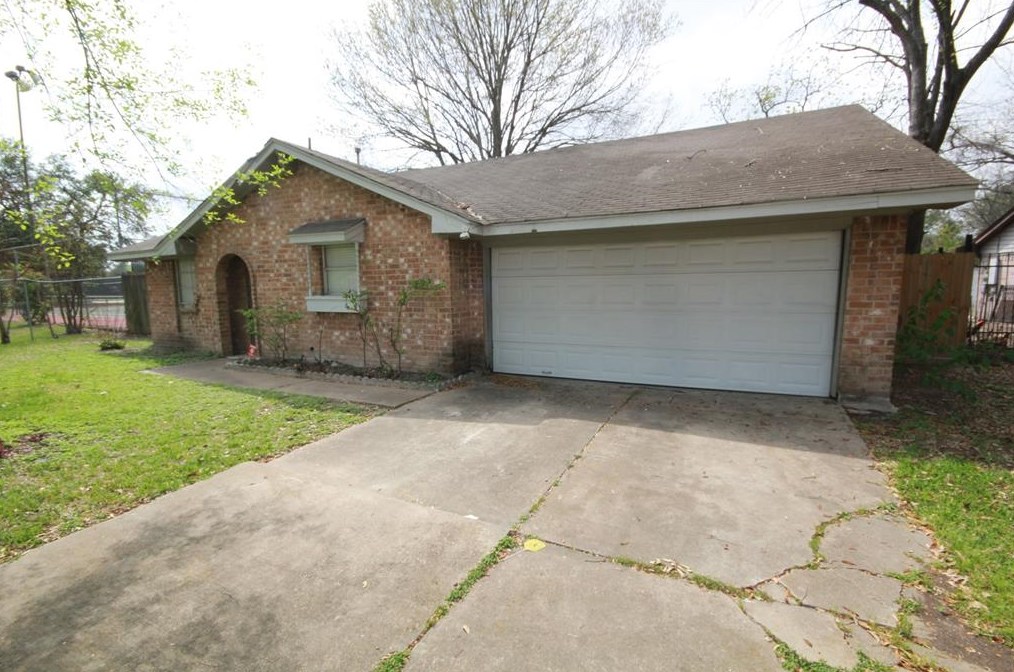 7623 Alperton Dr, Houston, TX 77088