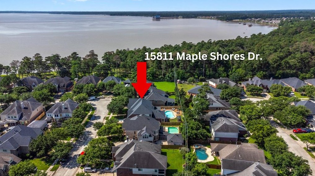 15811 Maple Shr Dr, Houston TX  77044-4485 exterior